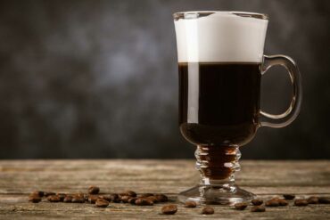 Irish-Coffee-Cocktail-IBA-ricetta-Coqtail-Milano