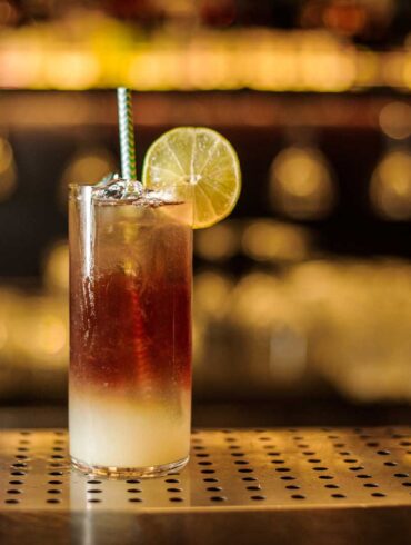 Dark-'n'-stormy-ricetta-cocktail-IBA-Coqtail-Milano