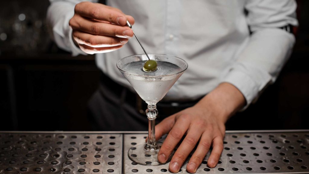 Dry-Martini-cocktail-Drinks-international-Coqtail-Milano