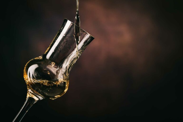 grappa-distillato-metodi-di-produzione-coqtail-milano