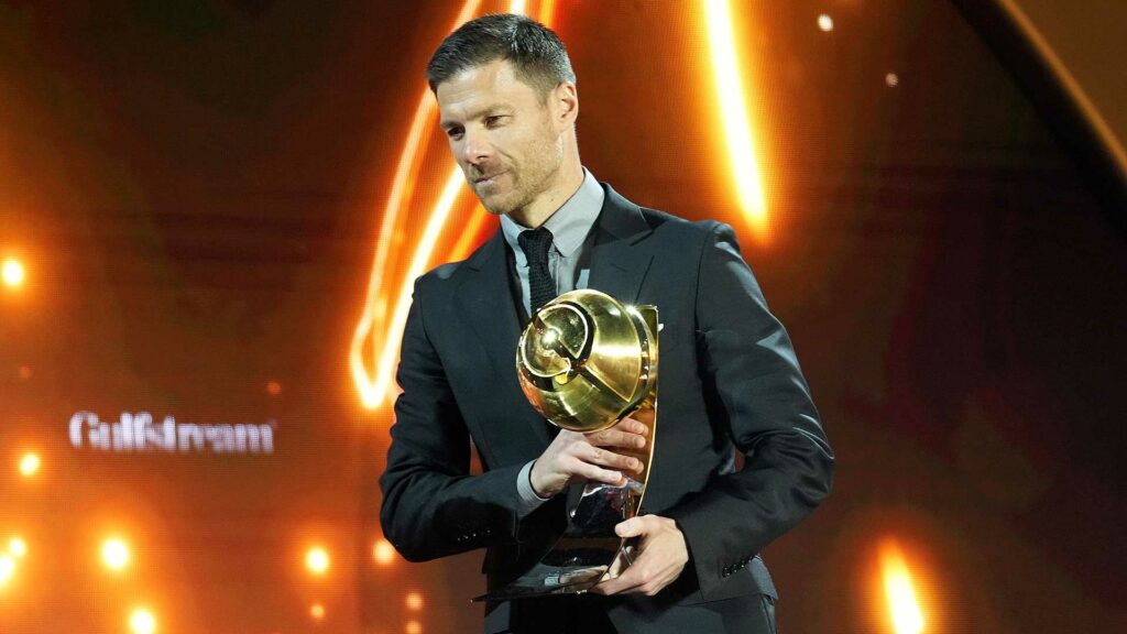 Globe-Soccer-Awards-Xabi-Alonso-Coqtail-Milano