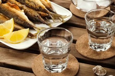 tsipouro-distillato-greco-storia-produzione-coqtail