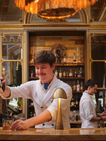 Bar-Les-Ambassadeurs-hotel-de-crillon-paris-Coqtail