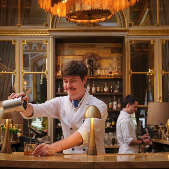 Bar-Les-Ambassadeurs-hotel-de-crillon-paris-Coqtail