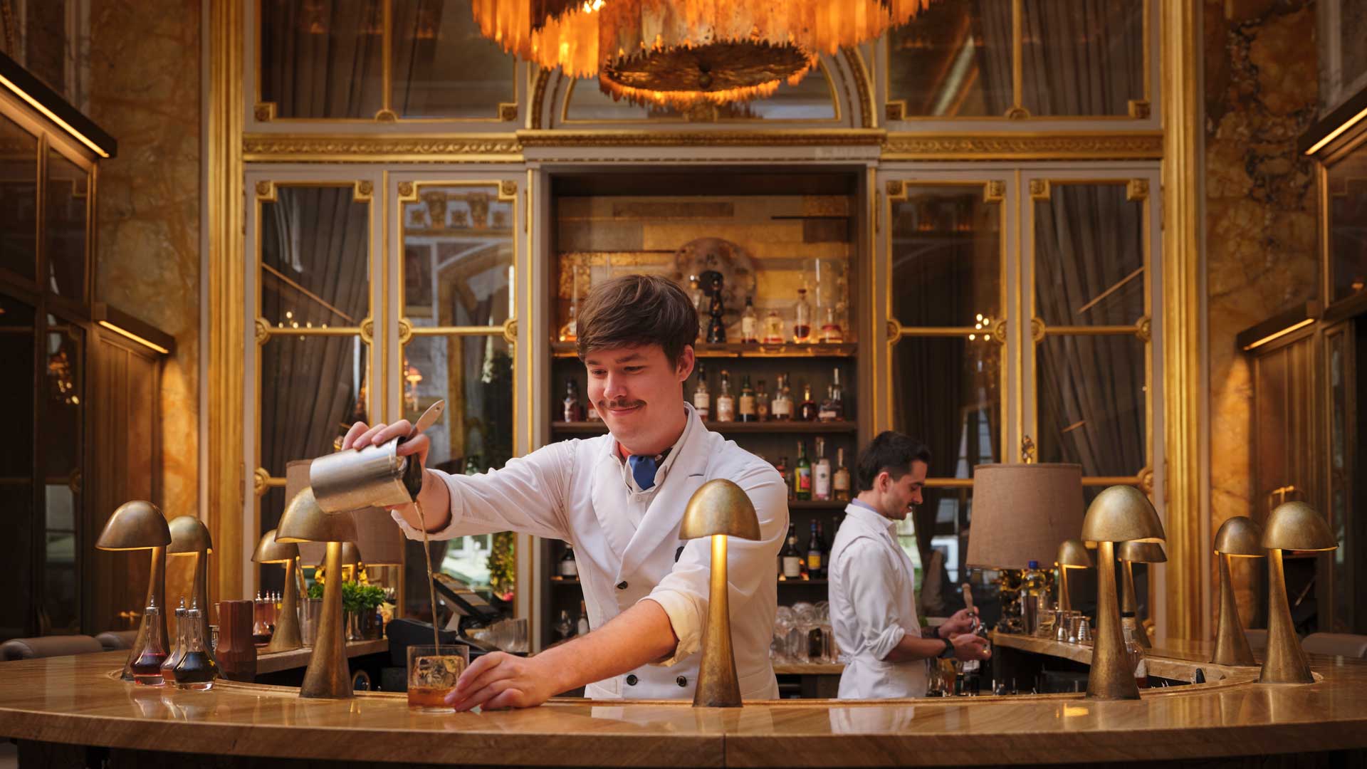 Bar-Les-Ambassadeurs-hotel-de-crillon-paris-Coqtail