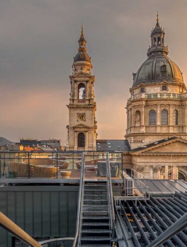 High-Note-Panorama-Towers-sky-bar-budapest-coqtail