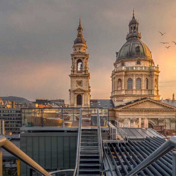 High-Note-Panorama-Towers-sky-bar-budapest-coqtail