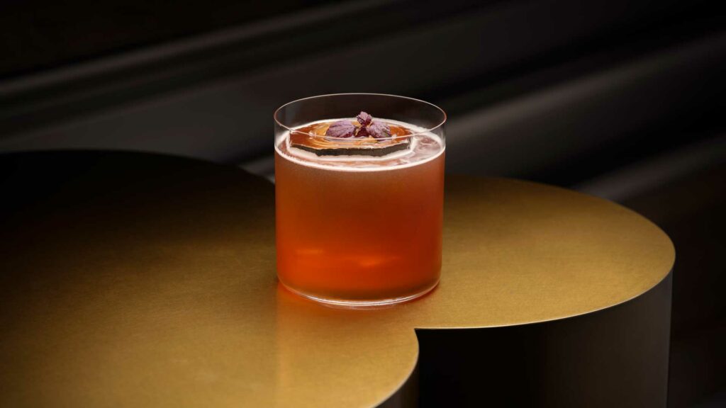 Plum-A-Sense-of-Taste-Bar-Les-Ambassadeurs-Coqtail