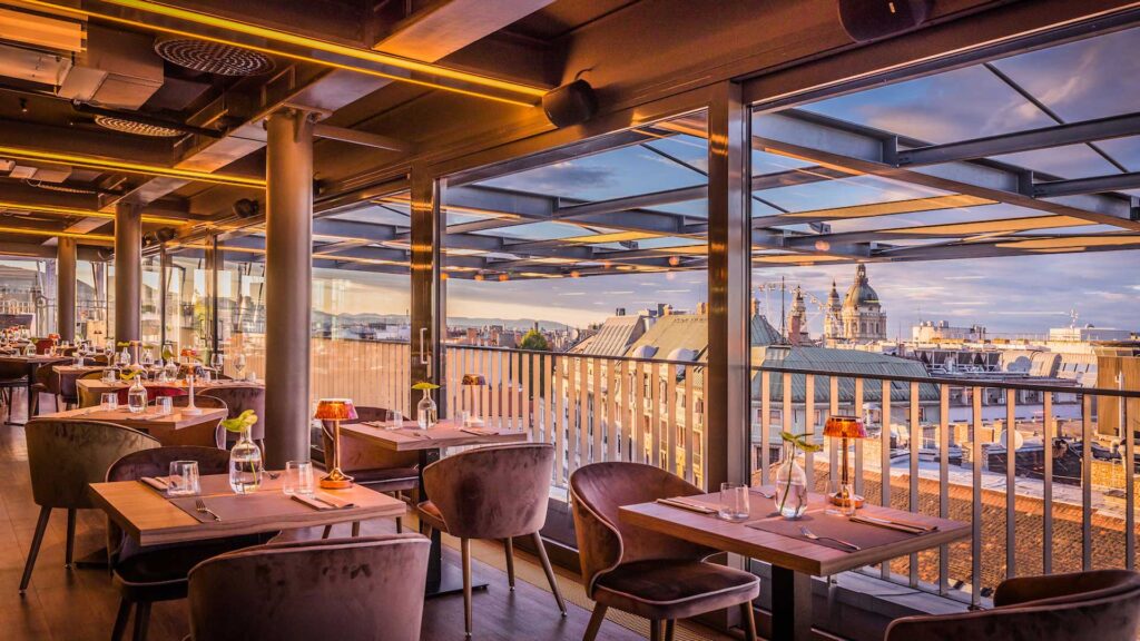 Sky-bar-di-Budapest-St.Andrea-Wine&Skybar-coqtail