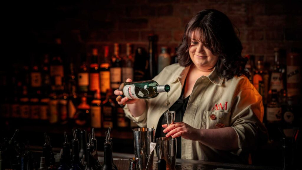 bar-manager-Laurie-Howells-archive-and-myth-londra-coqtail