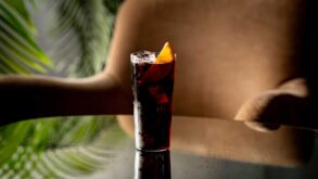 Kalimotxo-il-cocktail-basco-Coqtail