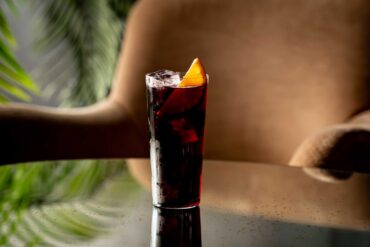 Kalimotxo-il-cocktail-basco-Coqtail