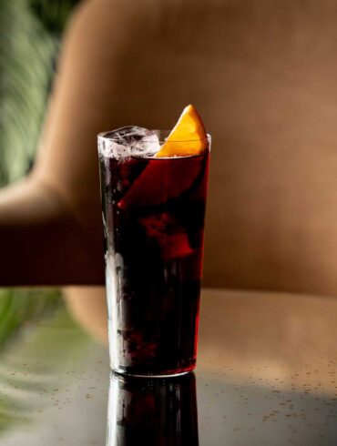 Kalimotxo-il-cocktail-basco-Coqtail