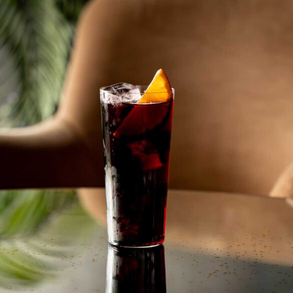 Kalimotxo-il-cocktail-basco-Coqtail